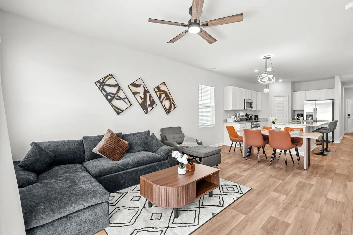 LakeView Modern 3BR/3BA Near Beach · NewBuild Home — photo 2 of 8
