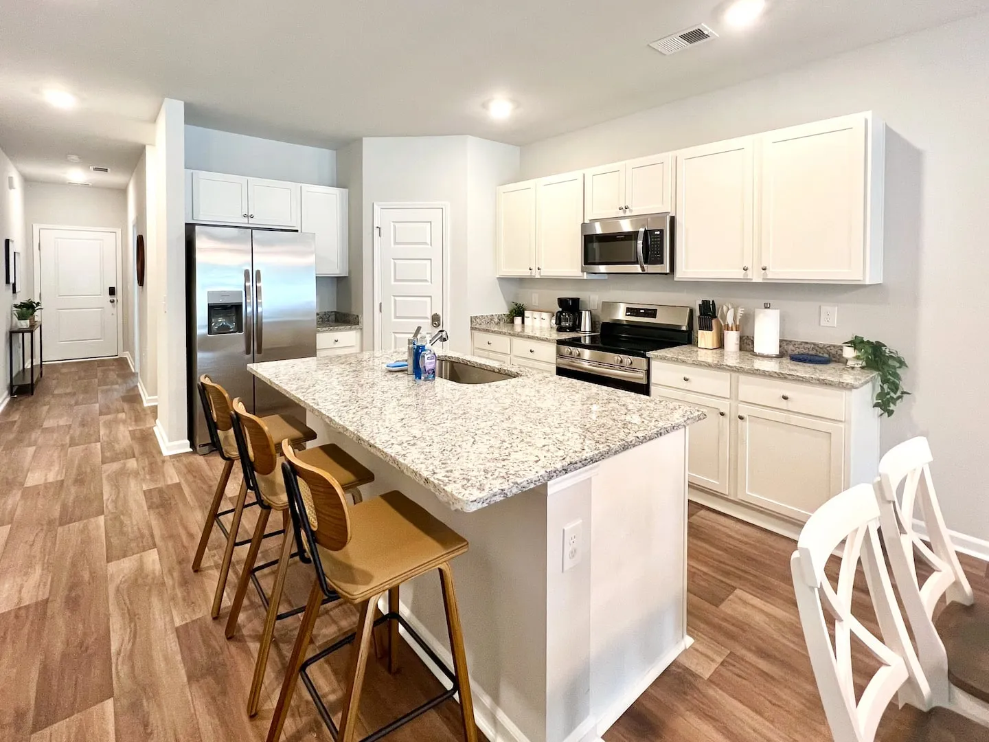 Designer 3BR/3BA Retreat · Families • Beach • Golf — photo 3 of 8