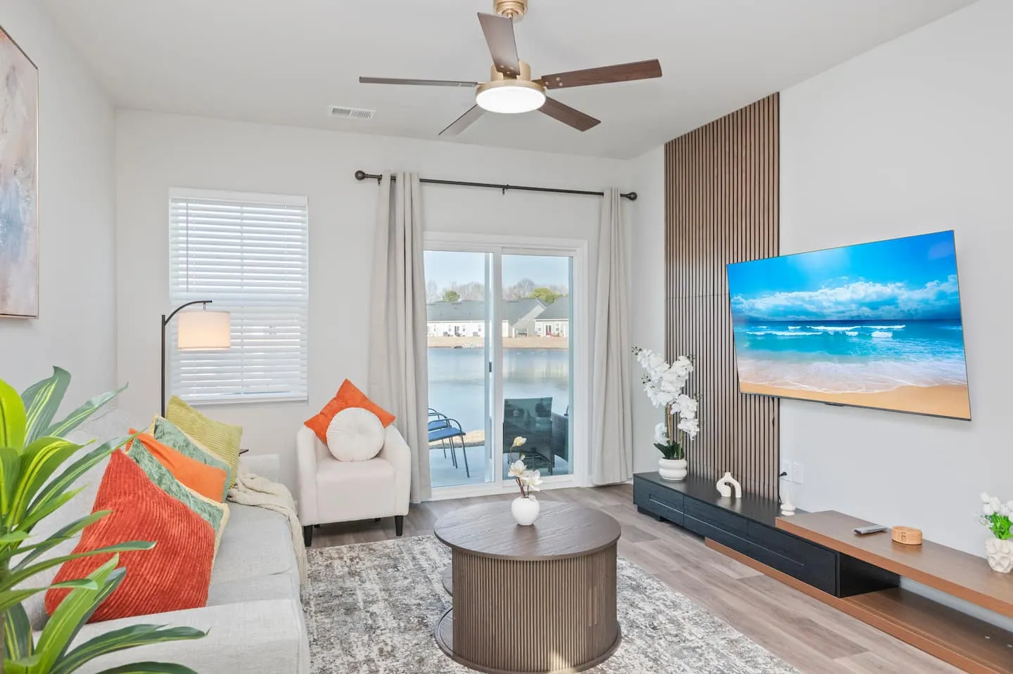 Luxury 3BR/3BA New Build Home - Pool/Beach/Parking — photo 3 of 8