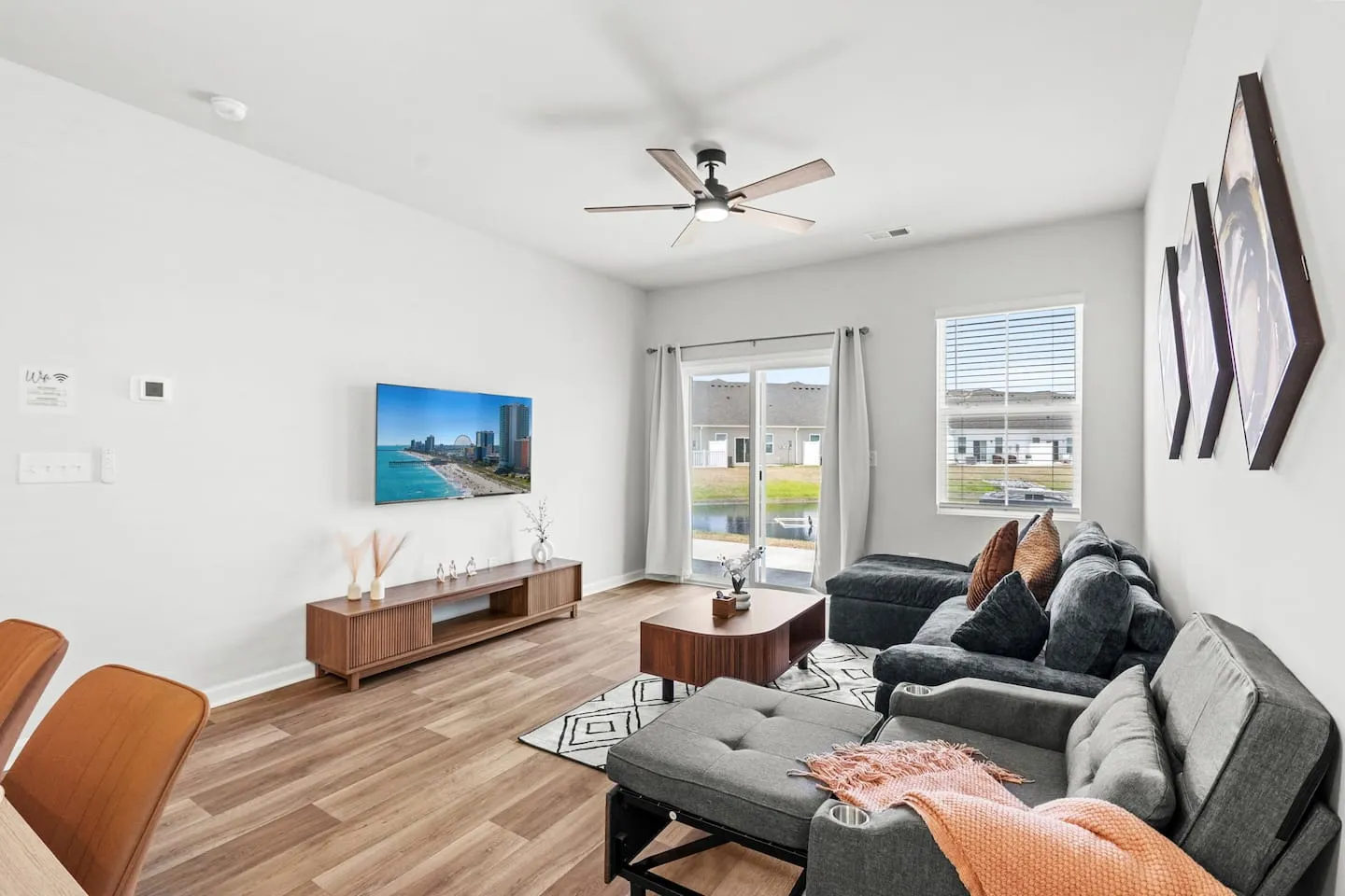 LakeView Modern 3BR/3BA Near Beach · NewBuild Home — photo 3 of 8