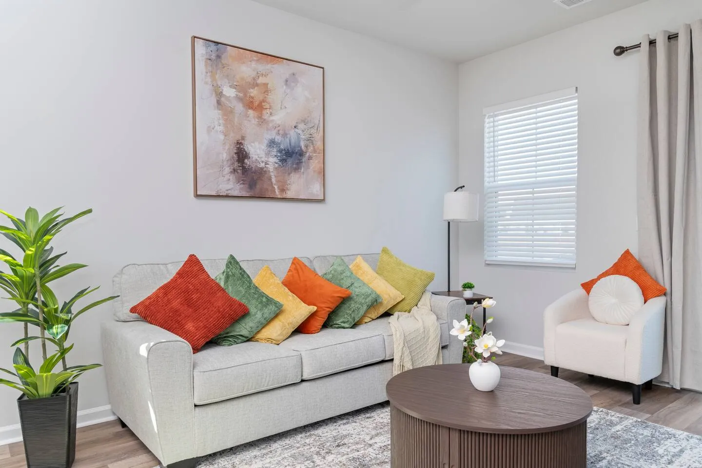 Luxury 3BR/3BA New Build Home - Pool/Beach/Parking — photo 4 of 8
