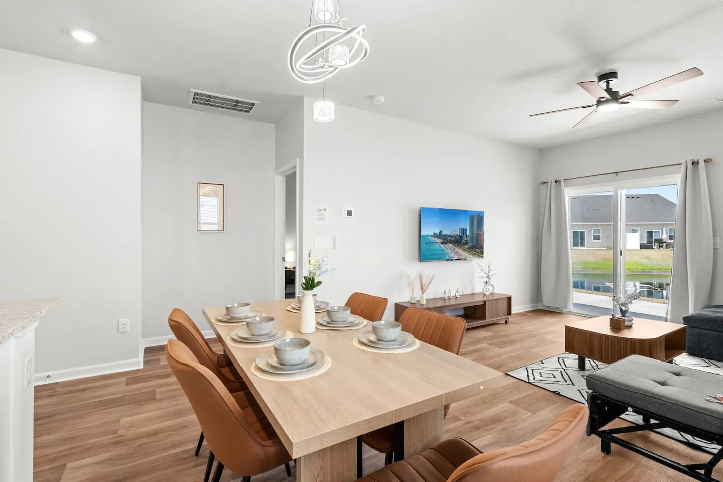 LakeView Modern 3BR/3BA Near Beach · NewBuild Home — photo 4 of 8