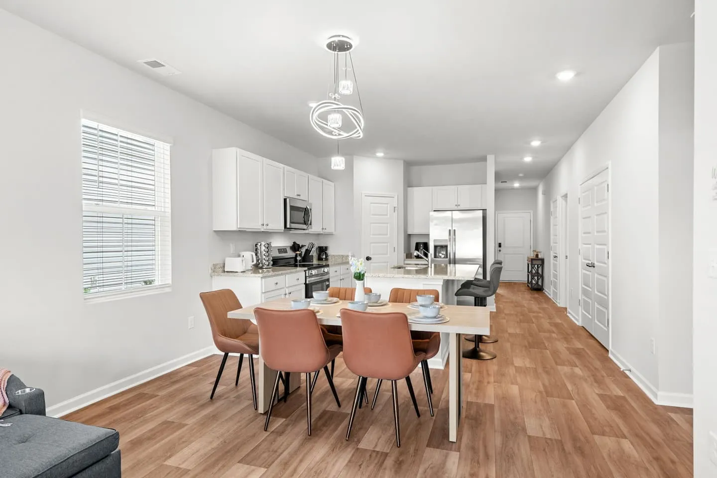 LakeView Modern 3BR/3BA Near Beach · NewBuild Home — photo 7 of 8